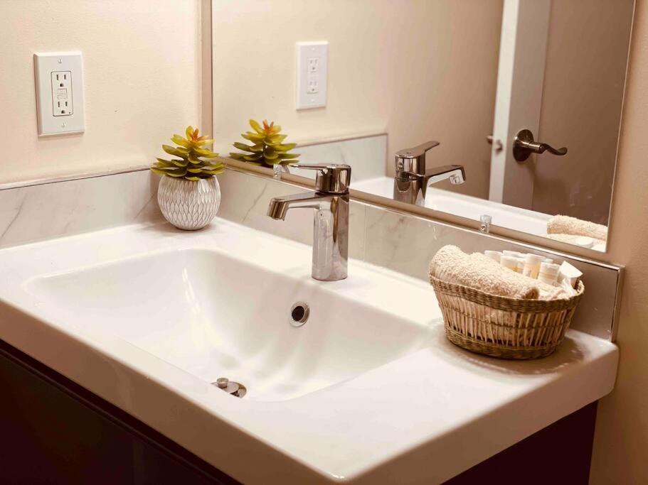 Unit #301 Mountain View 1Br In Canmore Down Town Exterior foto